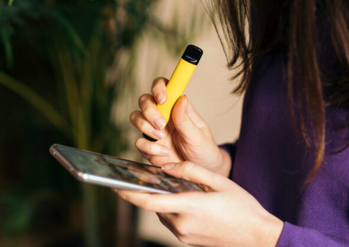 Príprava zákona o e-cigaretách viazne, poslanci parlamentu hovoria o cynizme a zlyhaní štátu