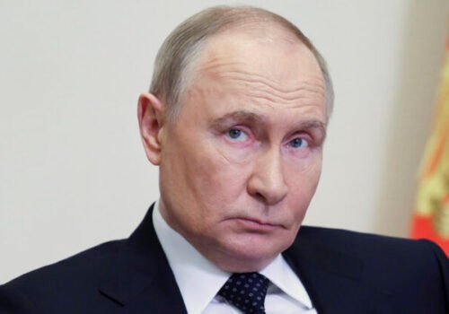 Putin priznal finančné problémy, Rusko začne od budúceho roka šetriť na armáde
