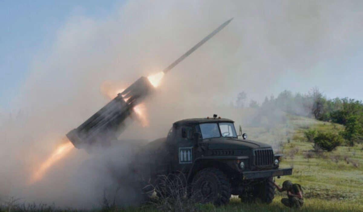 Rusko na Ukrajine za uplynulý deň stratilo ďalších viac ako tisíc vojakov, tanky a raketomety