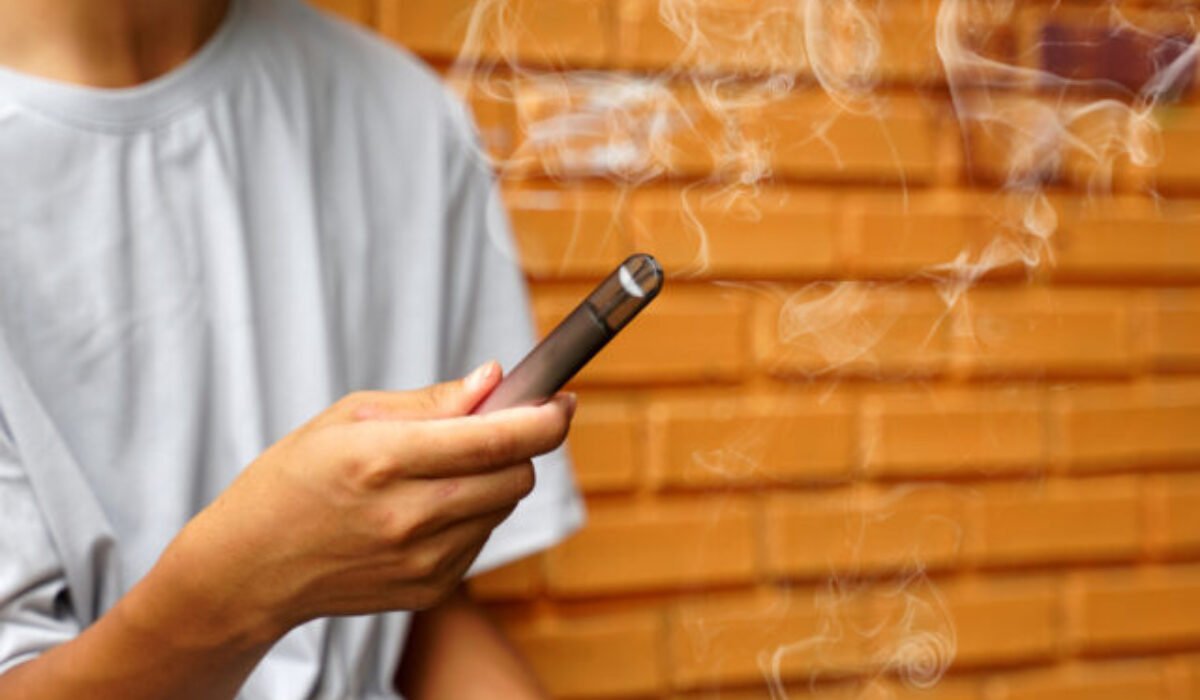 Lekári podporujú zákaz príchutí a jednorazových e-cigariet, deštrukciou pľúc trpia stále mladší pacienti