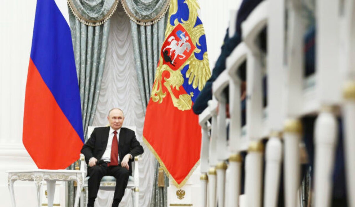 Macron telefonoval s Putinom, ruský vodca z vojny na Ukrajine obvinil Západ a žiada územia