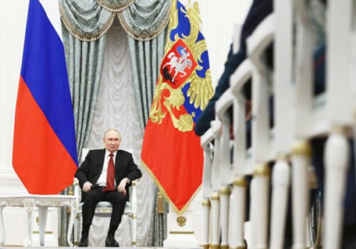 Macron telefonoval s Putinom, ruský vodca z vojny na Ukrajine obvinil Západ a žiada územia