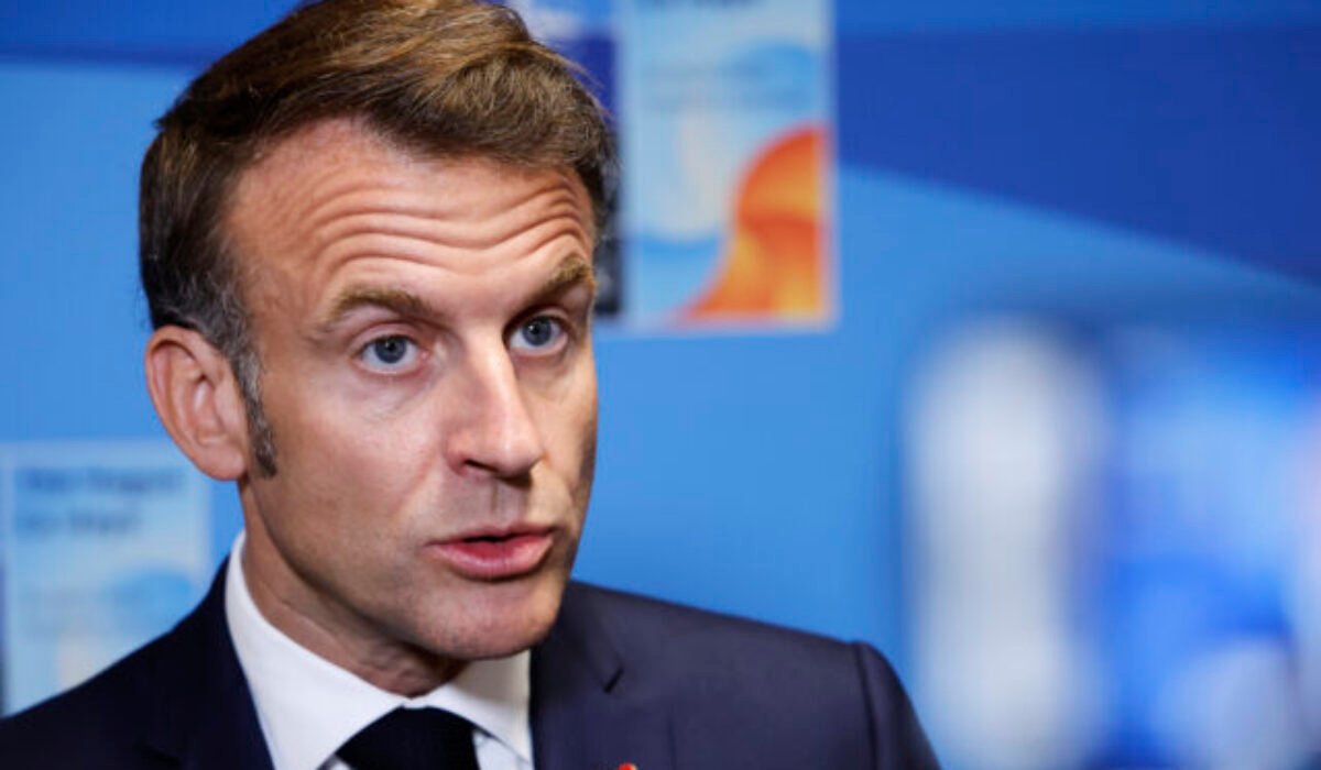 Macron po rozhovore s vládcom Ruska zatelefonoval Zelenskému