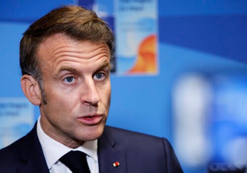 Macron po rozhovore s vládcom Ruska zatelefonoval Zelenskému