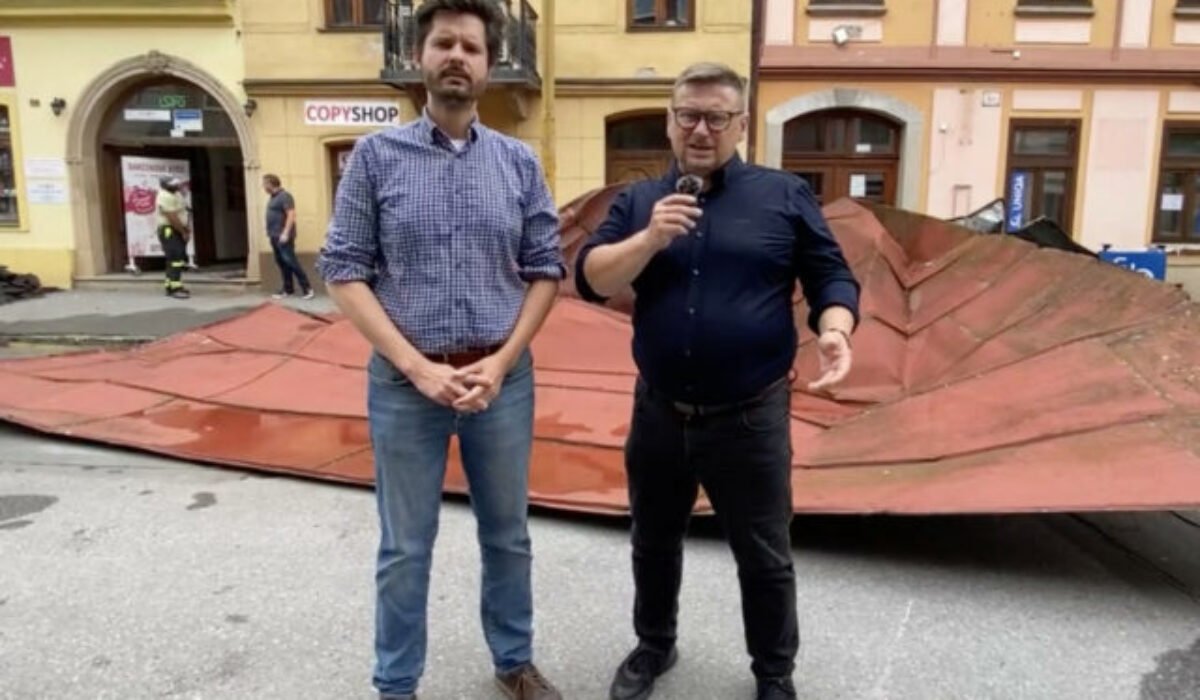 Na východe zúri chaos, pomoc neprichádza: Demokrati kritizujú vládu a žiadajú financie z rezervy premiéra – VIDEO