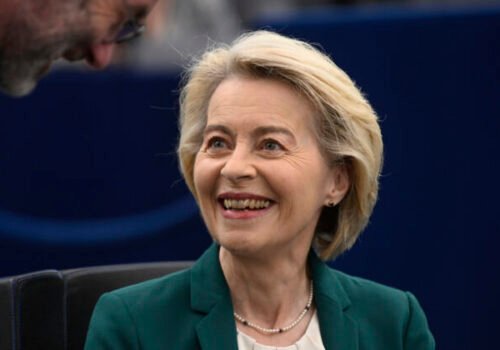 Europoslanci veľkou väčšinou hlasovali proti návrhu na vyslovenie nedôvery Von der Leyenovej