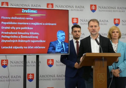 Matovič a Remišová chcú zrušiť Ficovu doživotnú rentu aj maniere s majákmi, predstavili „antipapalášsky zákon“ – VIDEO