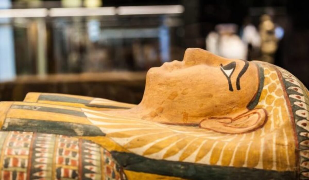 Belgicko odovzdalo späť Egyptu približne 2 000 rokov starý sarkofág