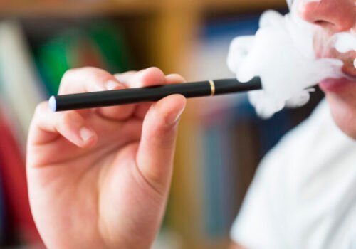 Ministerstvo financií je pre peniaze proti zákazu jednorazových e-cigariet, lekári len neveriacky krútia hlavami