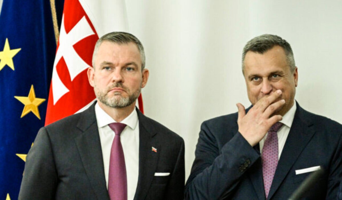 Danko chce Pellegrinimu znížiť plat o polovicu. Premiér by mal zarábať viac než prezident, tvrdí