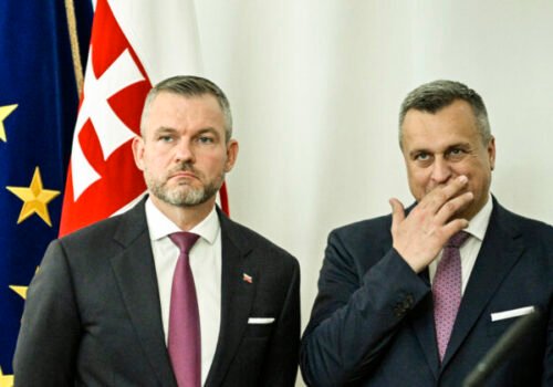 Danko chce Pellegrinimu znížiť plat o polovicu. Premiér by mal zarábať viac než prezident, tvrdí