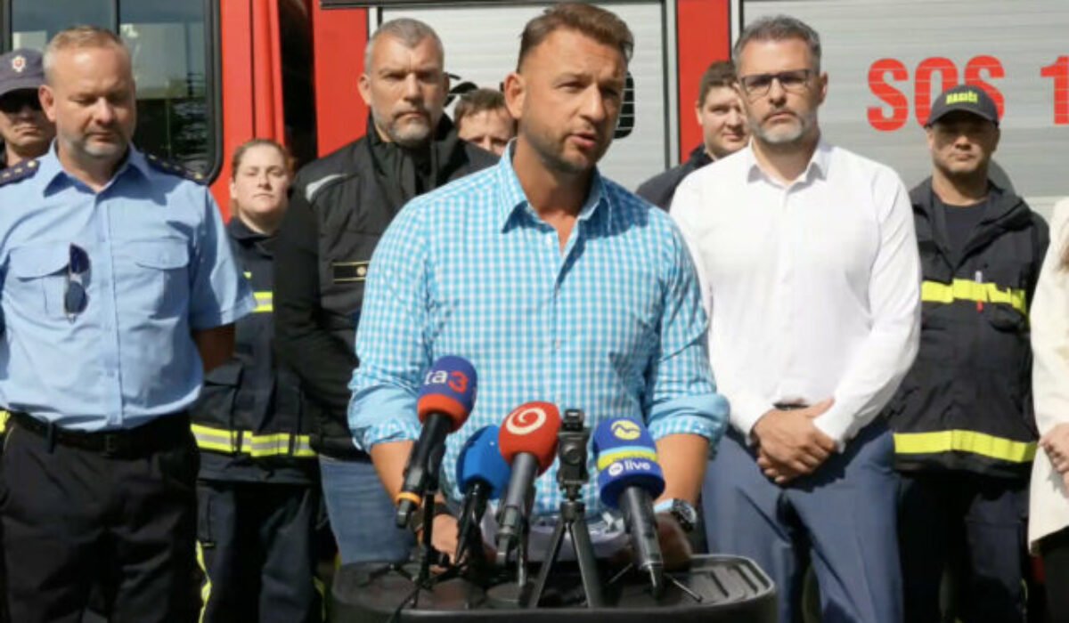 Šutaj Eštok odmieta kritiku opozície. Po veternej smršti štát konal okamžite, pomoc už dostalo 190 domácností – VIDEO