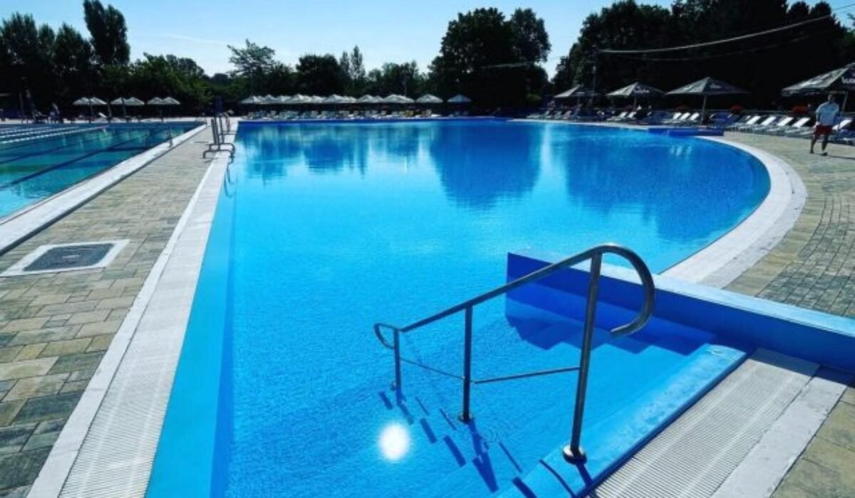 Letné osvieženie bez starostí. Mesto Sereď posiela svojich obyvateľov na kúpalisko Vincov les bezplatnou dopravou