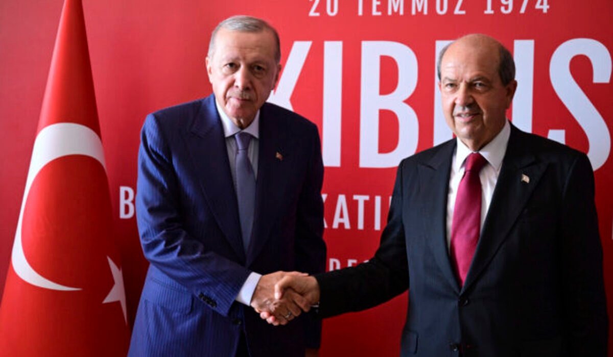 Erdogan trvá na dvojštátnom riešení Cypru, vyzýva na uznanie rozdelenia ostrova