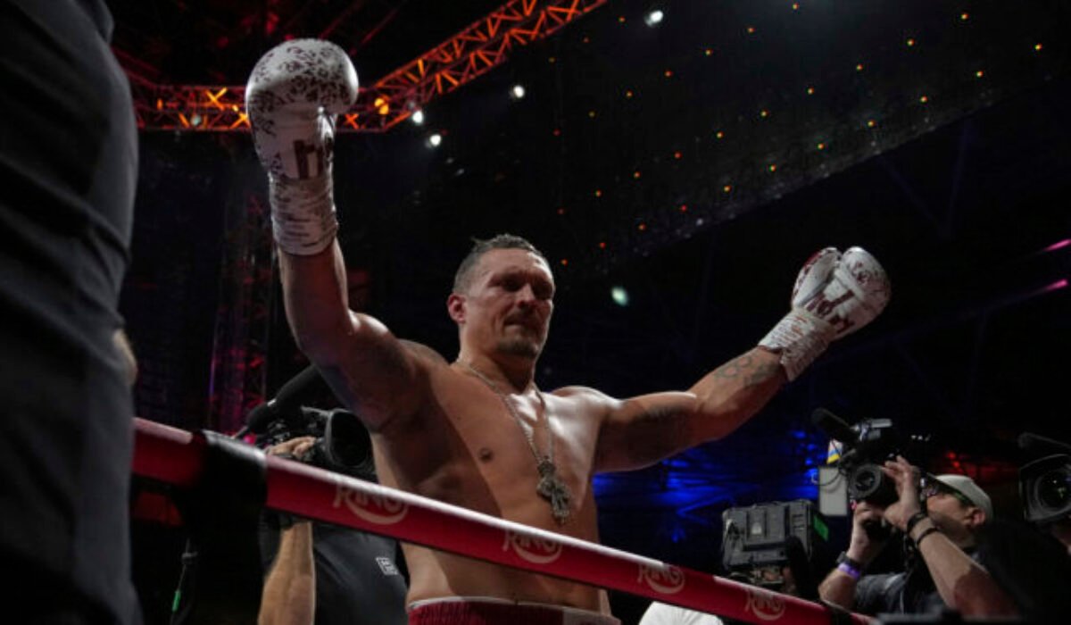 Usyk knokautoval Duboisa a stal sa nespochybniteľným svetovým šampiónom v ťažkej váhe – VIDEO
