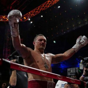 Usyk knokautoval Duboisa a stal sa nespochybniteľným svetovým šampiónom v ťažkej váhe – VIDEO