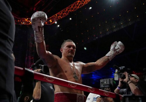 Usyk knokautoval Duboisa a stal sa nespochybniteľným svetovým šampiónom v ťažkej váhe – VIDEO