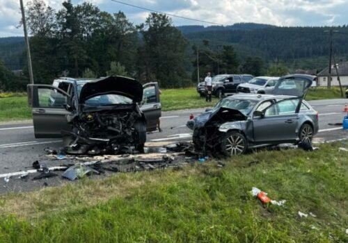 Audi sa pri Važci čelne zrazilo s Mercedesom, ani u jedného vodiča nezistili alkohol