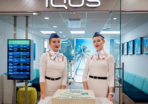 Narodeniny s prekvapením: V IQOS Lounge na letisku pokrstili letnú „evitovku“