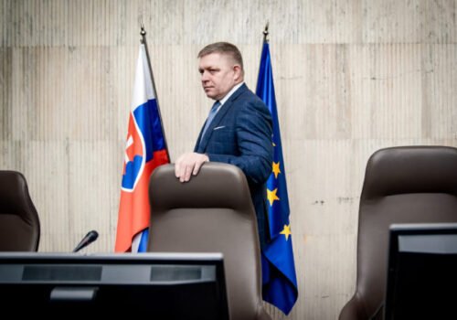 Fico by mal podľa Zoroslava Kollára odísť z politiky, v devastácii štátu pokračuje rovnakým tempom ako Matovič