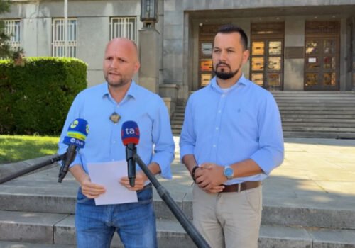 Demokrati opäť žiadajú od Šutaja Eštoka informácie o výlete do Nemecka, porušenie zákona potvrdila aj generálna prokuratúra – VIDEO