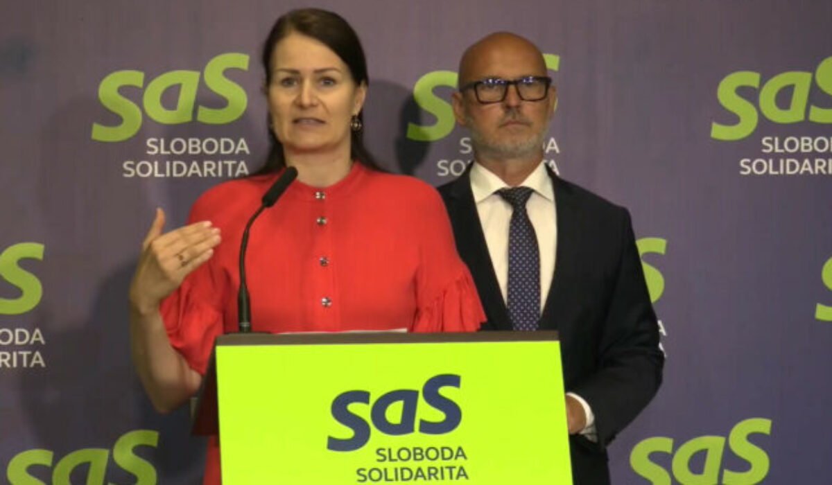 17223_snimka-obrazovky-2025-07-24-121132-640x420.jpg Bajo Holečková kritizuje ministerstvo vnútra za nákup reklamných predmetov, hovorí o ministrovom PR za štátne peniaze – VIDEO