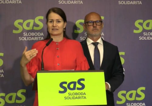 Bajo Holečková kritizuje ministerstvo vnútra za nákup reklamných predmetov, hovorí o ministrovom PR za štátne peniaze – VIDEO