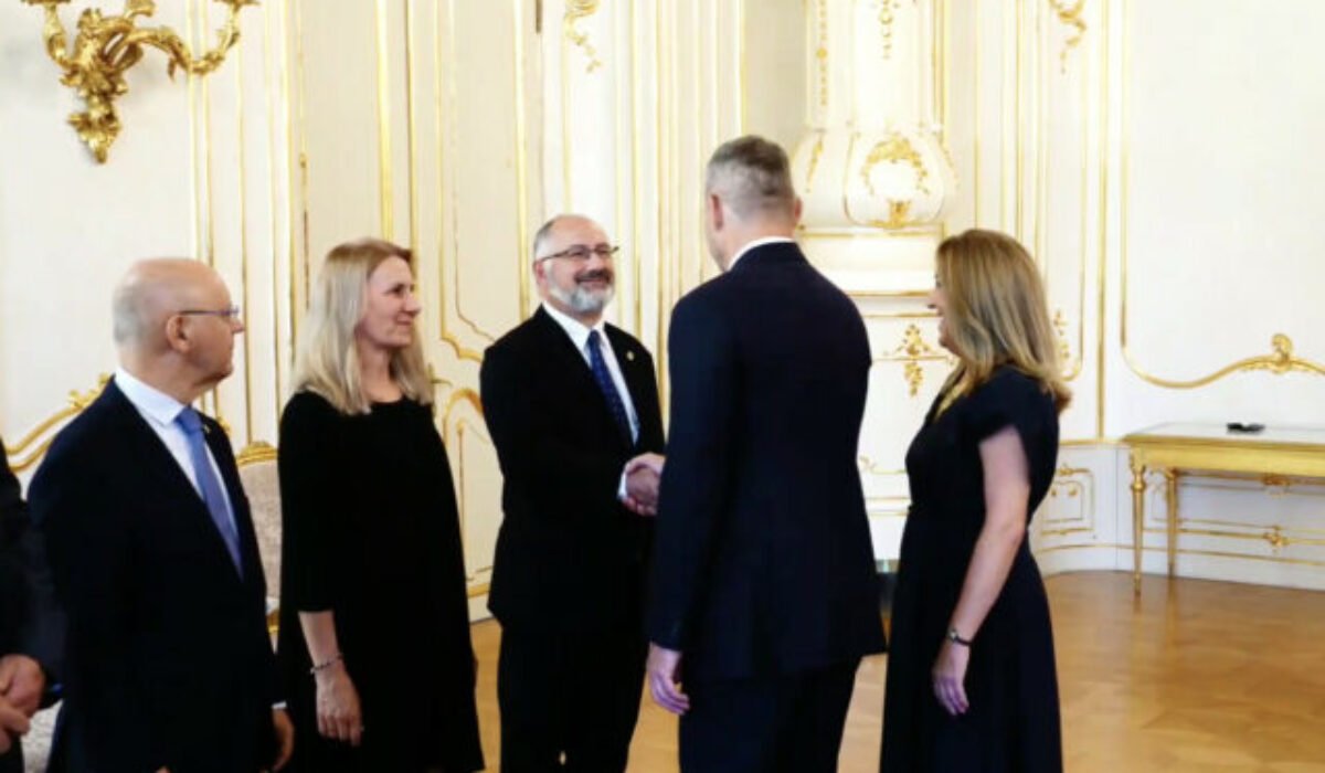 17225_sni-mka-obrazovky-2025-07-24-o-12.03.59-640x420.jpg Pellegrini prijal nových veľvyslancov Gruzínska a Španielska, vyzdvihol potenciál spolupráce – VIDEO