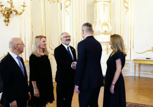 Pellegrini prijal nových veľvyslancov Gruzínska a Španielska, vyzdvihol potenciál spolupráce – VIDEO