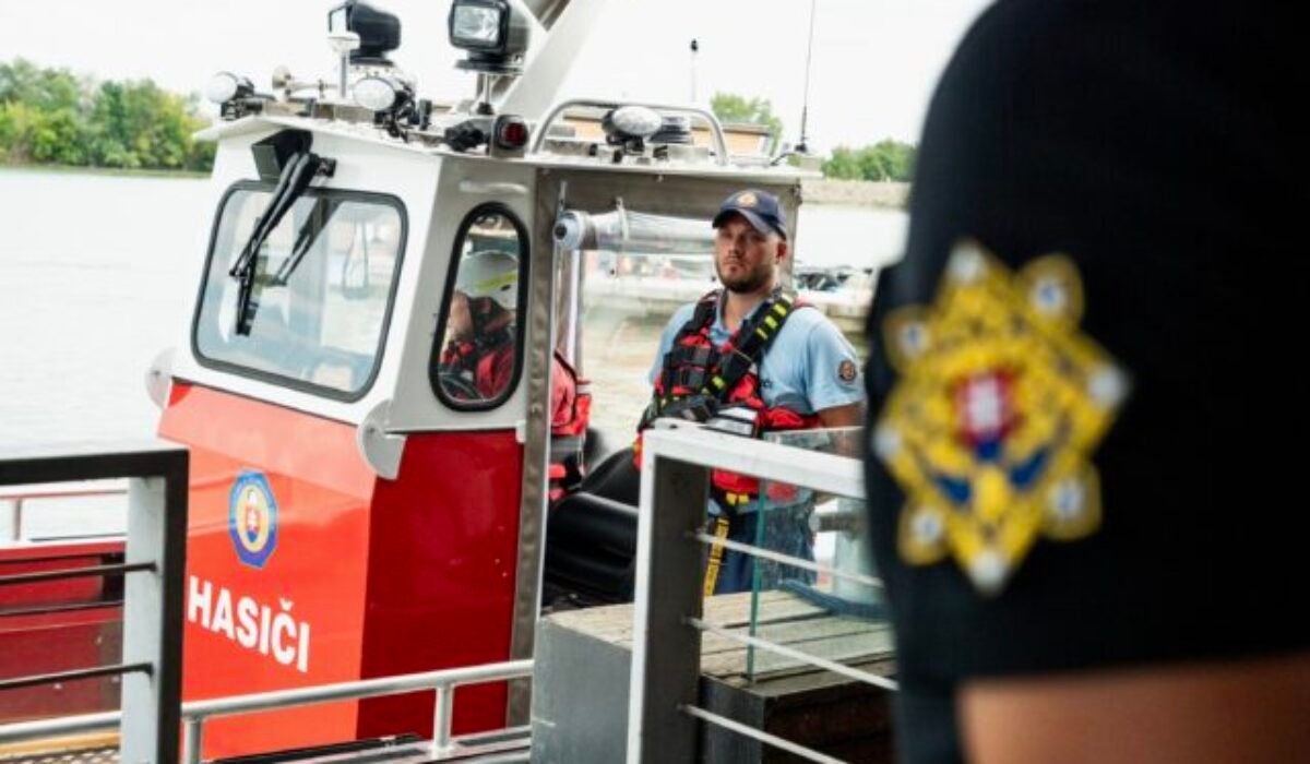 17240_i-640x420.jpeg Hasiči dostali novú záchrannú loď, získajú aj osem miniponoriek so sonarmi – VIDEO