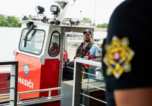 Hasiči dostali novú záchrannú loď, získajú aj osem miniponoriek so sonarmi – VIDEO