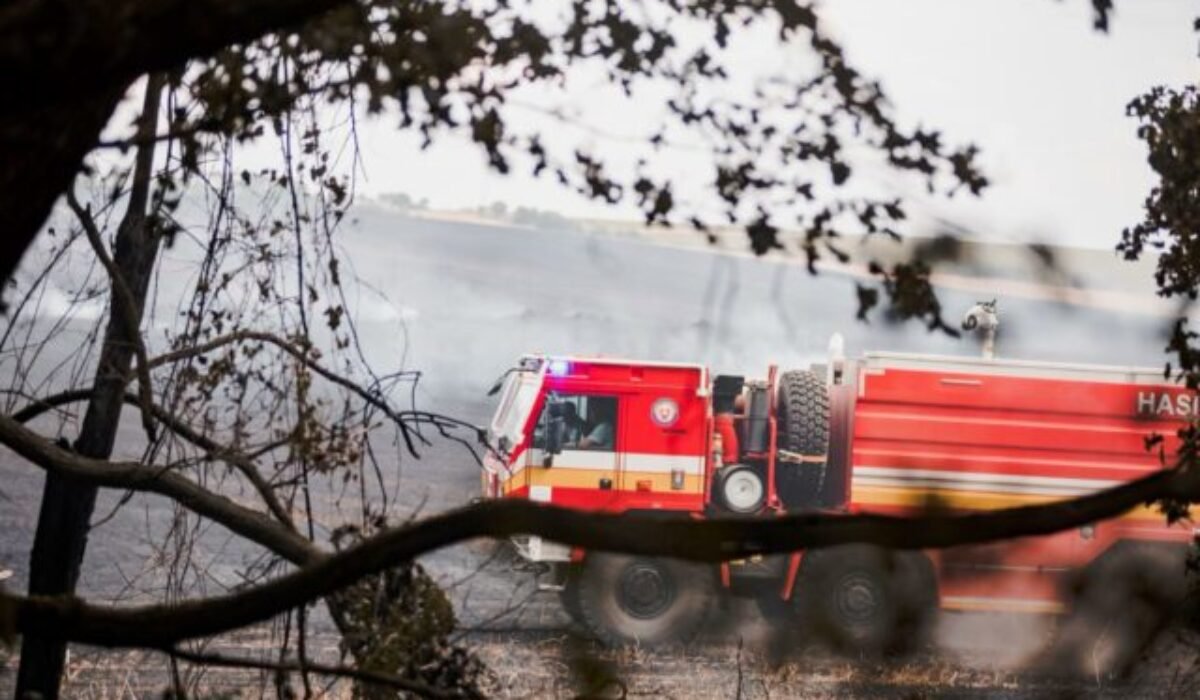 17307_520711879_1068505612082376_2932664350980336575_n-640x420.jpg V Pustých Sadoch zasahovali hasiči, počas žatevných prác horel na poli poľnohospodársky stroj aj slama