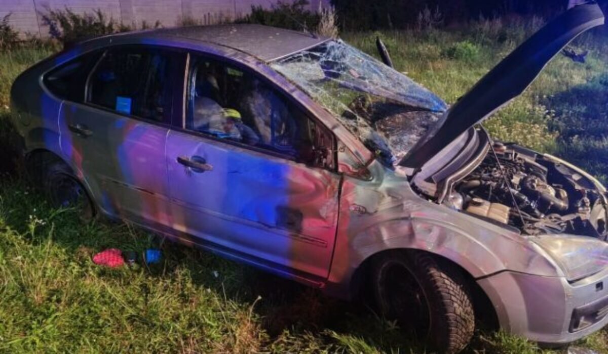 Tragická nehoda v Chorvátskom Grobe. Auto zišlo z cesty a prevrátilo sa, vodič nehodu neprežil