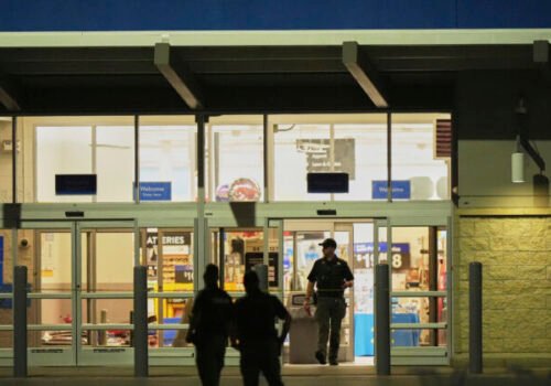 Útočník s nožom v predajni Walmart v štáte Michigan zranil 11 ľudí, šiestich kriticky