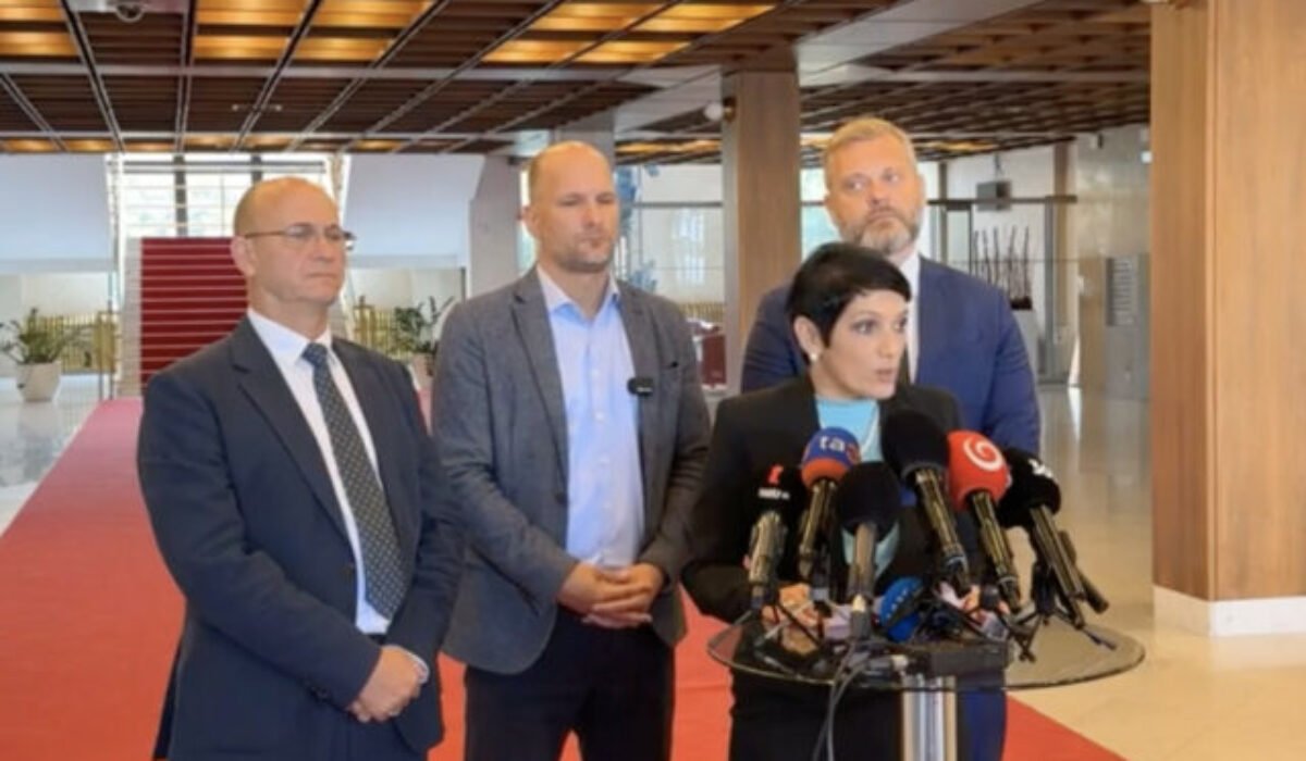 Brannobezpečnostný výbor k akcii v Dnipre nezasadal, prišlo len šesť poslancov – VIDEO