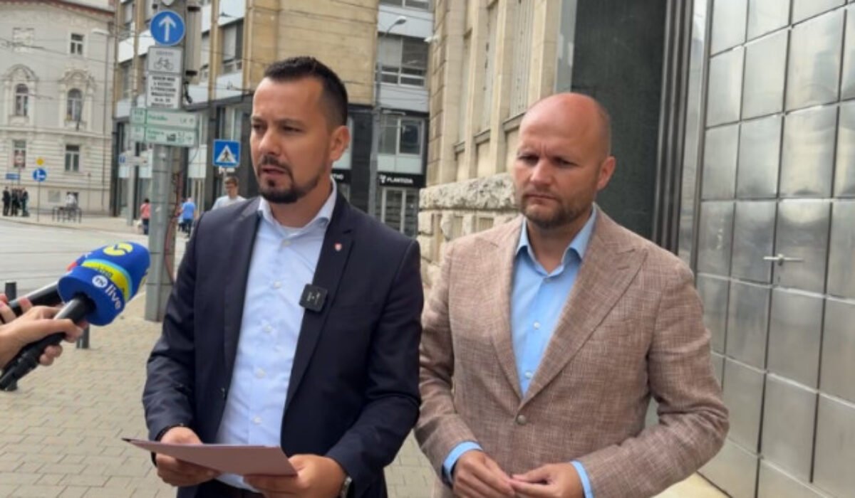 Demokrati podali podnet pre podozrenie z volebného podvodu, Šutaj Eštok sa podľa Šeligu priznal k porušeniu zákona – VIDEO