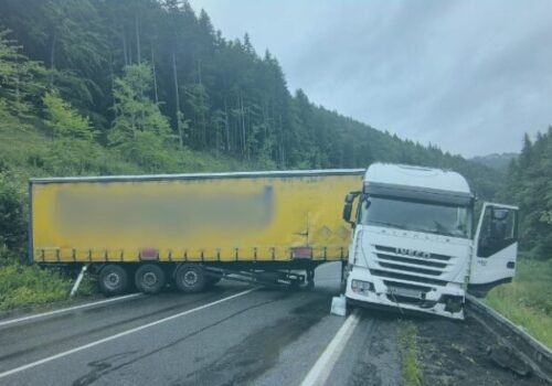 Horský priechod Donovaly je pre skrížený kamión uzavretý, obchádzka vedie cez Čertovicu
