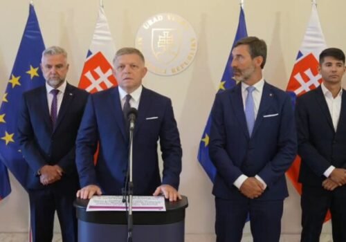 Fico si chce predvolať britského veľvyslanca. Veľmoc si mala platiť novinárov aj aktivistov, aby škodili Smeru – VIDEO