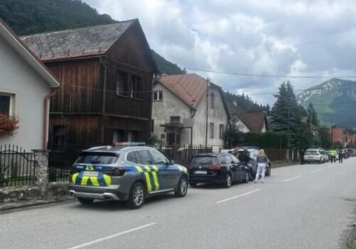 Polícia zasahuje v okrese Ružomberok, muž údajne napadol kňaza elektrickým káblom