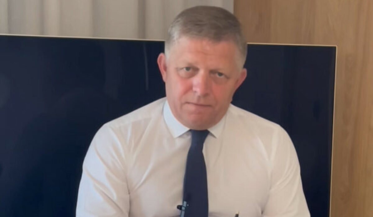 Fico hovorí o škandále ako hrom. Veľká Británia sa nevie spamätať z toho, že už nie je koloniálnou veľmocou – VIDEO