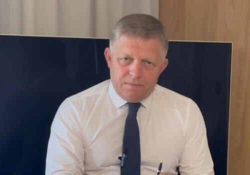 Fico hovorí o škandále ako hrom. Veľká Británia sa nevie spamätať z toho, že už nie je koloniálnou veľmocou – VIDEO