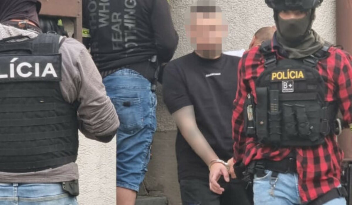 V Bratislave polícia zadržala šéfa zločineckej skupiny, na krku mal viacero európskych zatykačov