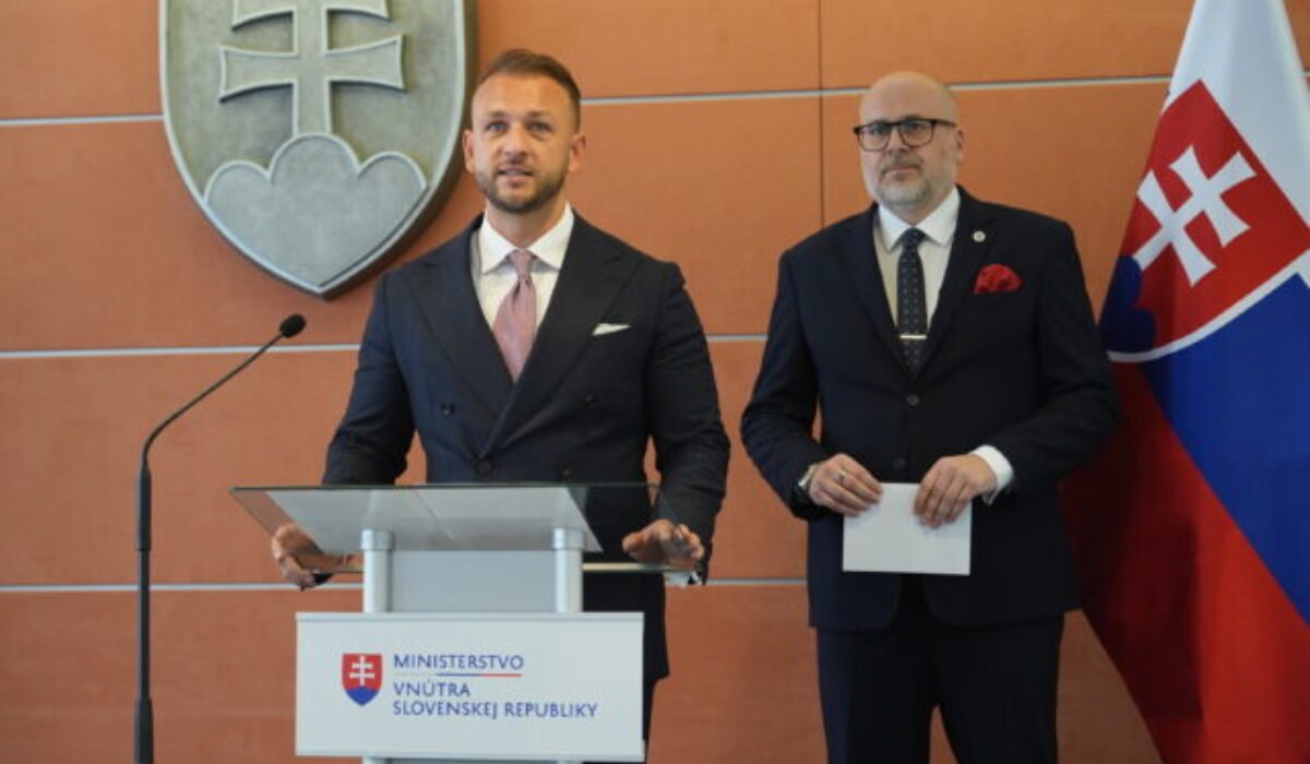 Šutaj Eštok obhajuje rýchlu pomoc obciam po veternej smršti, Kaliňák hovorí o nespochybniteľnom rekorde – VIDEO