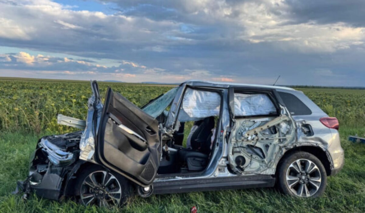 Osobné vozidlo sa zrazilo s nákladiakom smerom na Semerovo, 47-ročný vodič neprežil – FOTO