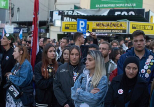 Pre korupciu pri rekonštrukcii stanice v srbskom meste Nový Sad zatkli 11 ľudí