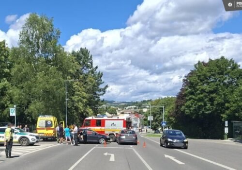 V Čadci sa zrazil motocykel s autom, 54-ročný motocyklista nehodu neprežil – FOTO