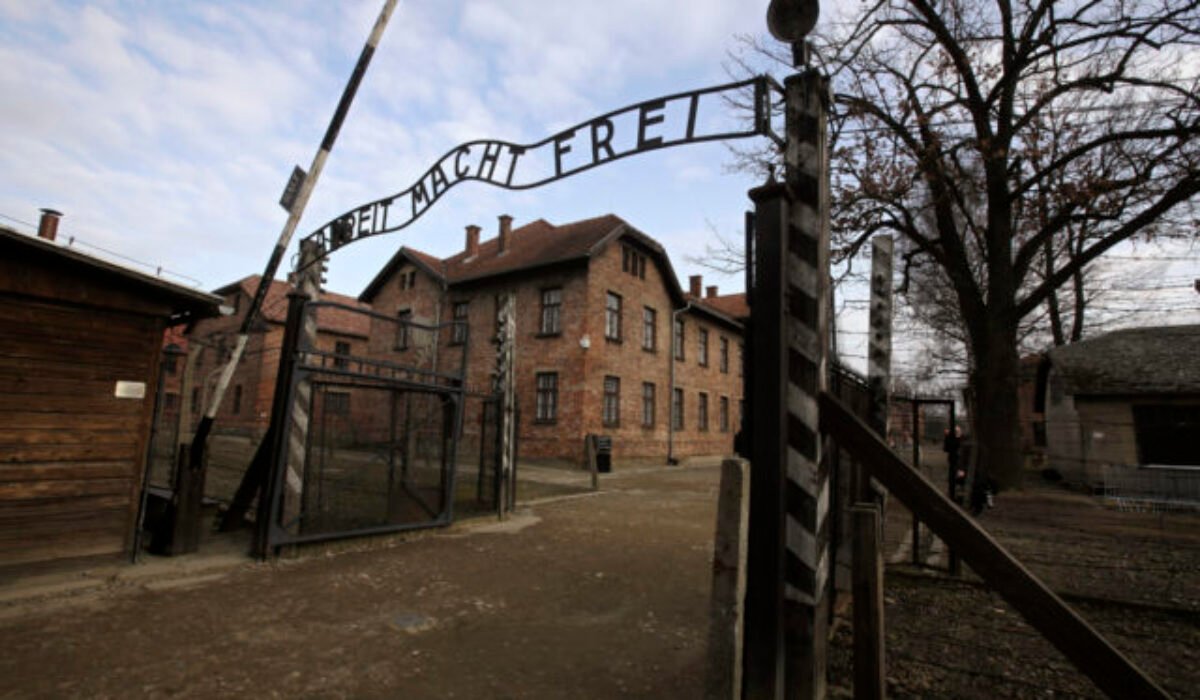 V koncentračnom tábore Auschwitz – Birkenau vyhladili takmer 3 000 Rómov, od tragédie uplynulo už 81 rokov – FOTO