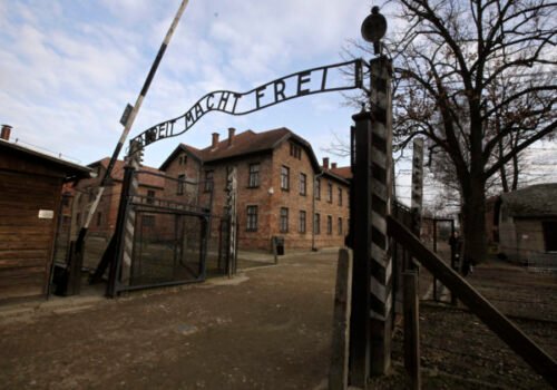 V koncentračnom tábore Auschwitz – Birkenau vyhladili takmer 3 000 Rómov, od tragédie uplynulo už 81 rokov – FOTO