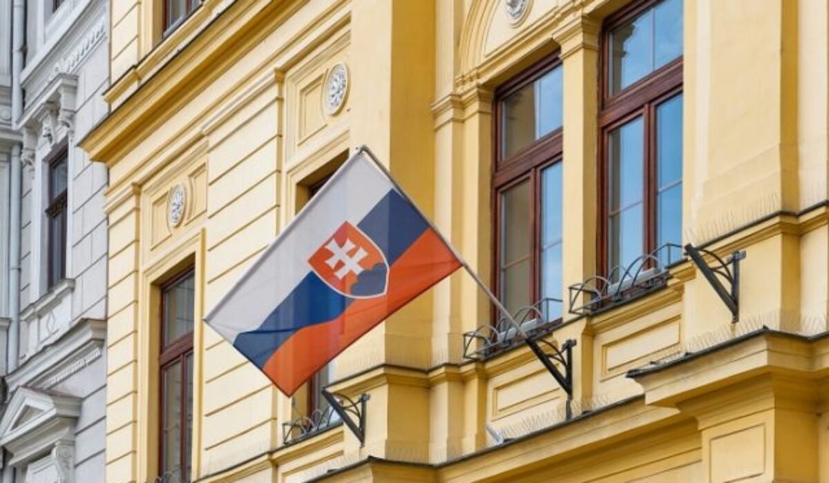 Medzi Slovákmi rastie skepticizmus a nedôvera, štúdia potvrdila aj vysokú náchylnosť ku konšpiráciám