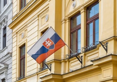 Medzi Slovákmi rastie skepticizmus a nedôvera, štúdia potvrdila aj vysokú náchylnosť ku konšpiráciám